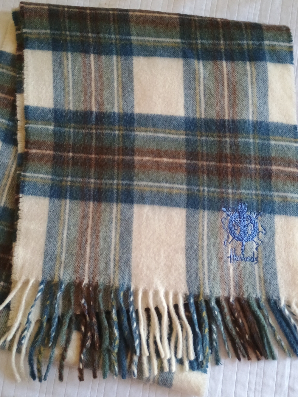 EUC Harrods Knights Bridge Plaid 100% Cashmere Scarf with Embroidered Crest